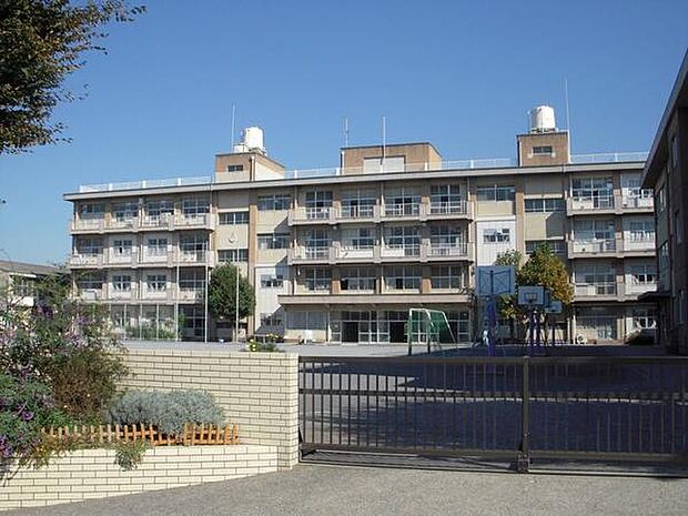 横浜市立東本郷小学校まで822m