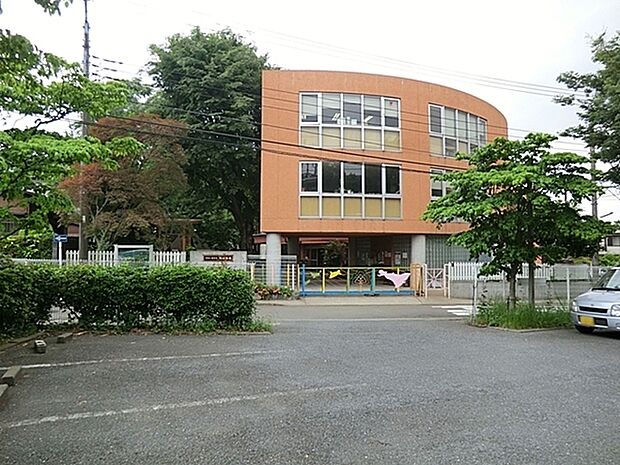 橘幼稚園まで878m、お天気の良い日は、陽当りの良い園庭から子供たちの楽し気な声が聞こえてきます。