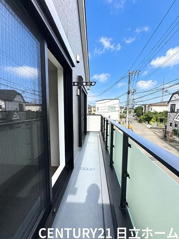 《バルコニー》　■「青い空」と「白い雲」、「気分が晴れる場所」がここにあります。