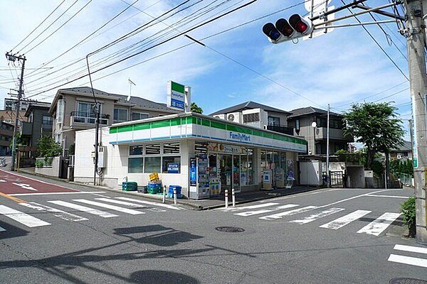 ファミリーマート東寺尾中台店まで766m