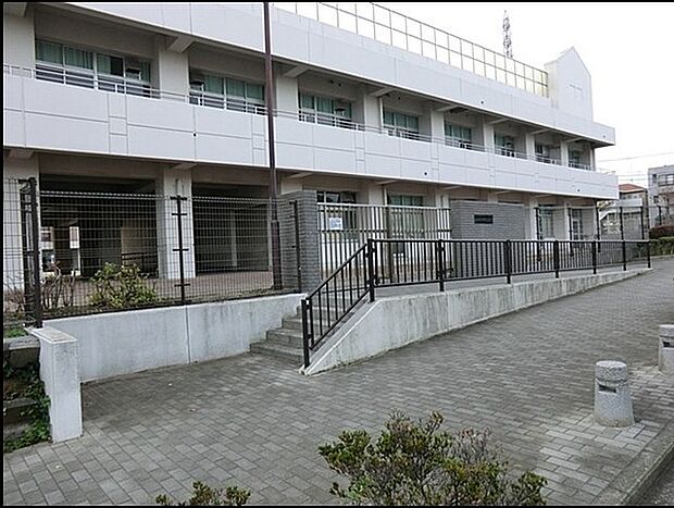 横浜市立岩井原中学校まで1350m