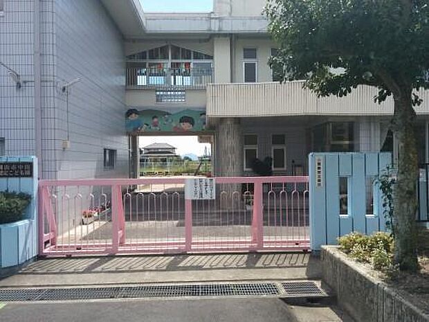 中山幼稚園まで1118m、昭和23年創立。クラスは10~15名程度の少人数とし、幼稚園全体の人数も100名以下。