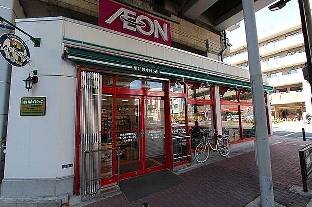 まいばすけっと武蔵新城駅前店まで547m、毎日の生活用品が、ギュッと詰まったスーパーマーケット。イオン系列の価格で、お買い物ができます。