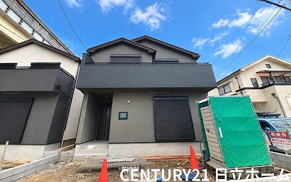 《外観》　■機能性とデザイン性を兼ねそろえた理想の住まい。美しい外観やくつろぎの室内空間にふさわしい素材・形・色彩、上質感に満ちております。