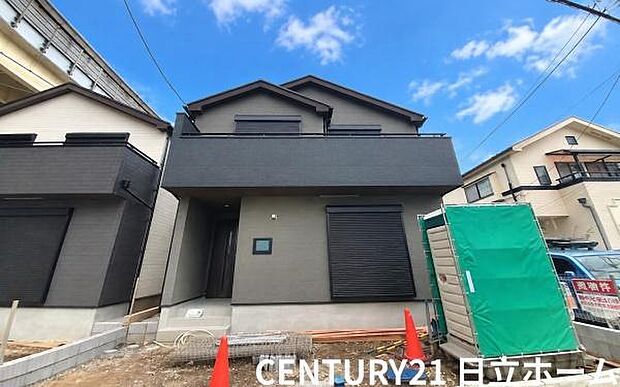 《外観》　■機能性とデザイン性を兼ねそろえた理想の住まい。美しい外観やくつろぎの室内空間にふさわしい素材・形・色彩、上質感に満ちております。