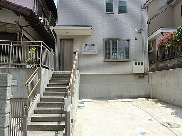 冠木小児科まで1283m、「小児科・アレルギー専門医」の院長が在籍 内科、アレルギー科、小児科。予防接種あり。 院内環境にもこだわっています