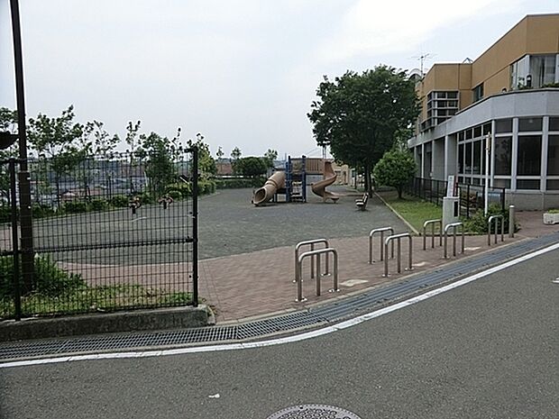岩崎町第三公園まで60m、住宅街の憩いの場