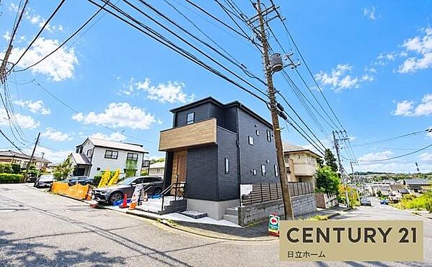 《前面道路》　道路と敷地はフラットな地形です。