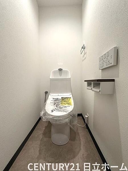 《トイレ》　清潔感のある落ち着いたトイレ。