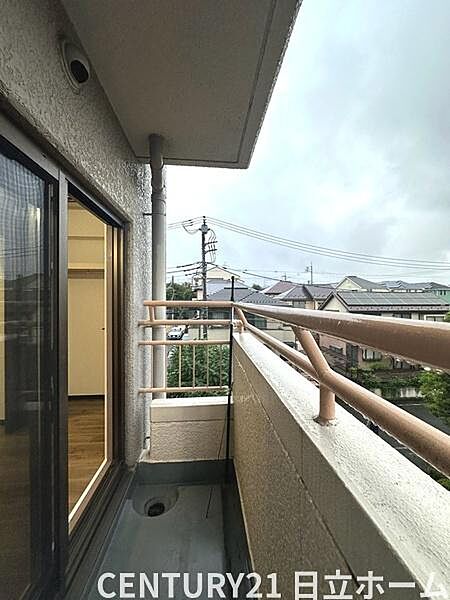《バルコニー》　■さわやかな風が通り暖かい光がふりそそぐバルコニー
