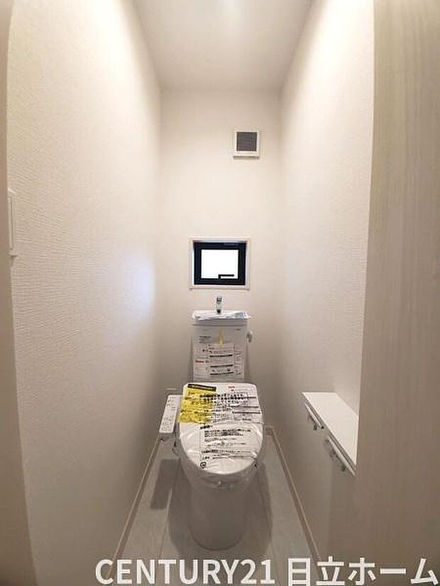 《トイレ》 清潔感のある落ち着いたトイレ。