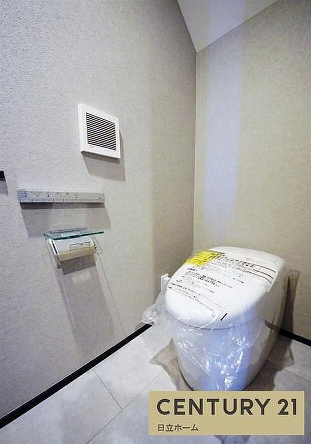 《トイレ》 清潔感のある落ち着いたトイレ。