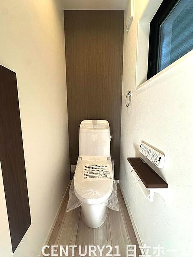 《トイレ》 清潔感のある落ち着いたトイレ。