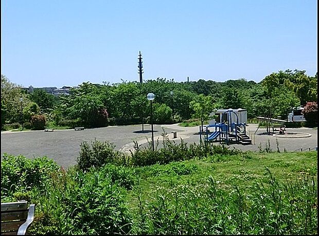 仏向倉沢北公園まで1893m、浄水場裏バス停下車徒歩約20分広場が大きくトイレも設置されています