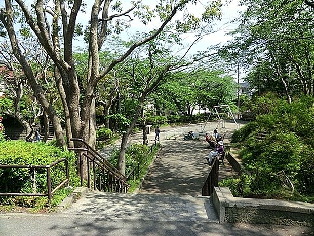 洋光台三丁目公園まで185m、洋光台駅徒歩3分 季節の花が絶えない素敵な公園です