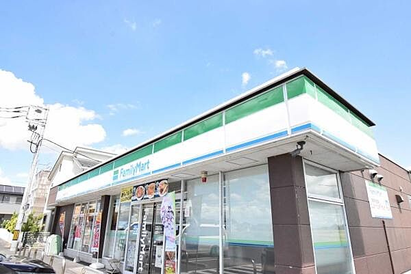 ファミリーマート取手藤代南三丁目店まで1600m、24時間営業で日々の生活に便利なコンビニ。