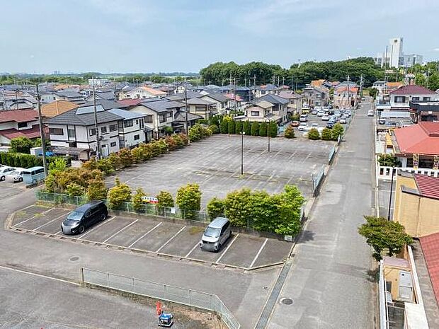 マンションの近くに賃貸の駐車場があります。7000円/月※現在空きあり