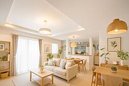 取手市西2丁目 4SLDKのリビング/ダイニング