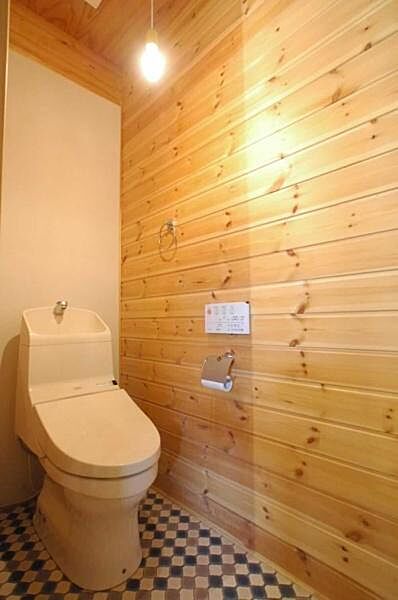 トイレは2ヵ所あるため、来客時や忙しい朝でも安心。