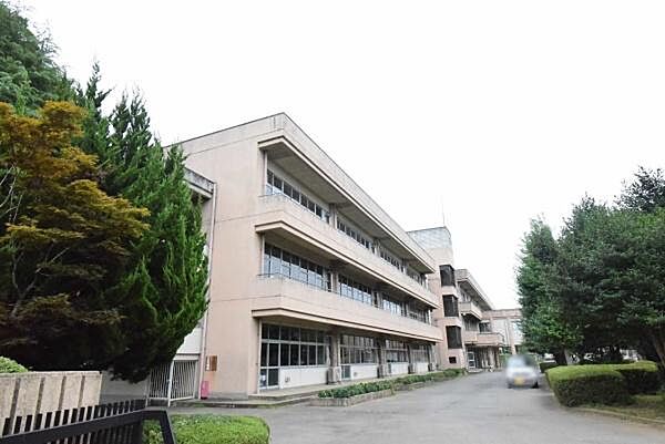 つくば市立高山中学校まで1200m、お子さまが成長しても暮らせます。
