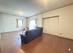 龍ケ崎市松葉1丁目 4SLDKのリビング/ダイニング