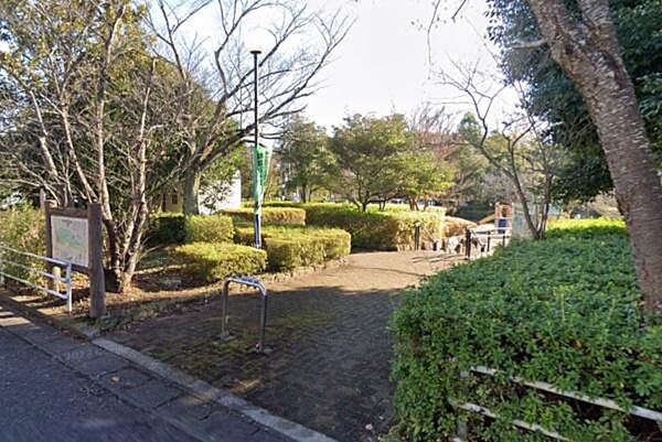 さくらの杜公園まで800m、豊かな緑に囲まれたさくらの杜公園。
