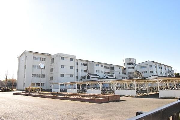 牛久市立牛久南中学校まで750m、お子様が成長しても暮らせます。