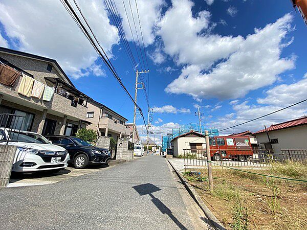 車どおりの少ない閑静な住宅街、小さなお子様にも安心です！