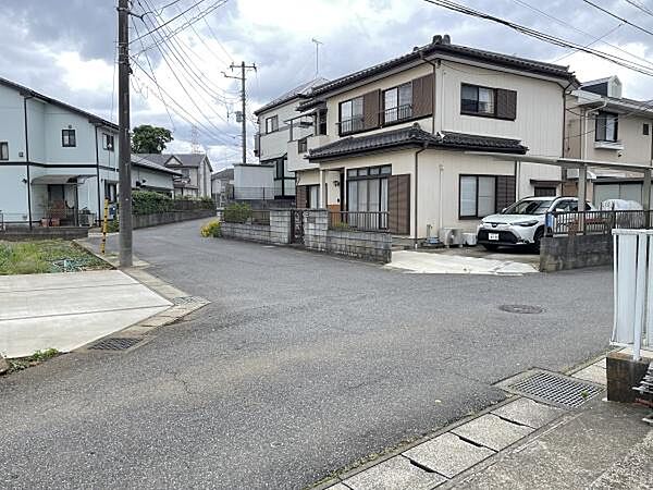 車どおりの少ない閑静な住宅街、小さなお子様にも安心です！