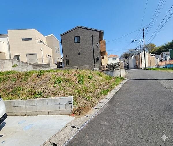 車どおりの少ない閑静な住宅街、小さなお子様にも安心です！