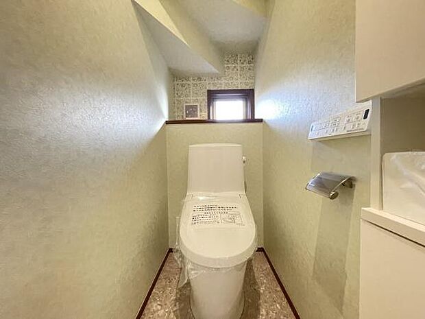 1階トイレ。2階にもトイレが設置してありますので朝の忙しい時間帯でも安心です！