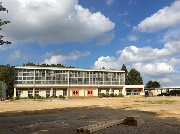 四街道市立栗山小学校まで1400m