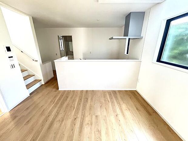 家族とコミュニケーションを取りやすいカウンターキッチンです♪