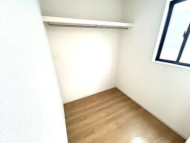 洗面所横に家族で使える大容量のファミリークロークがあります！