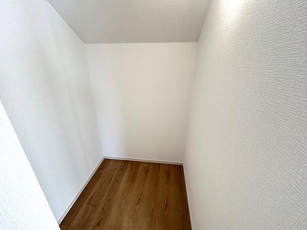 主寝室にはウォークインクローゼットがございます♪