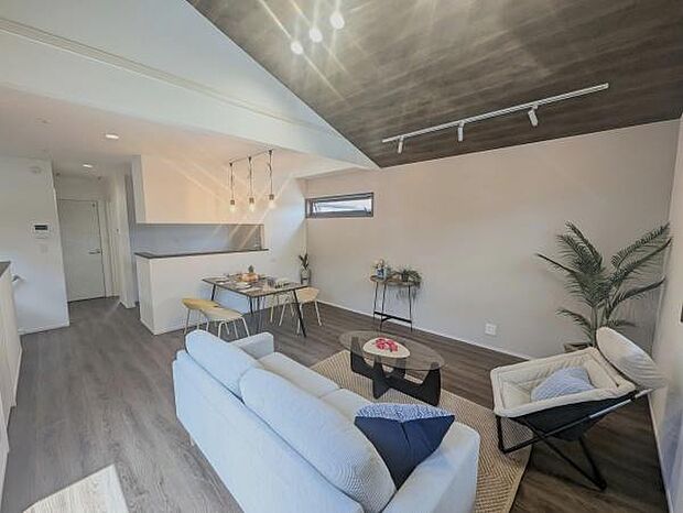 広々18.2帖のLDKは、ダイニングとリビング部分が使いやすく分かれています。