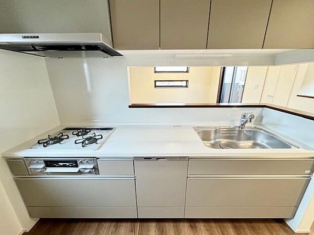 料理中でもリビングが見渡せます。ご家族との会話もはずみますね♪