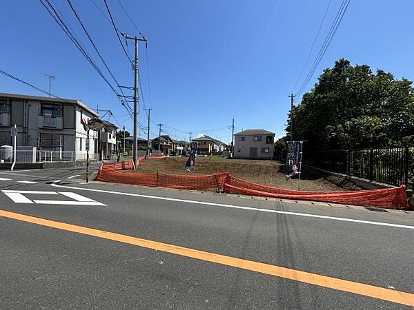 車通りも多くないため落ち着いて車の駐車ができます。