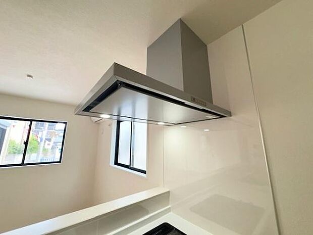 レンジフード。調理中に発生する煙や油分、においを吸い込み空気を快適にしてくれます！