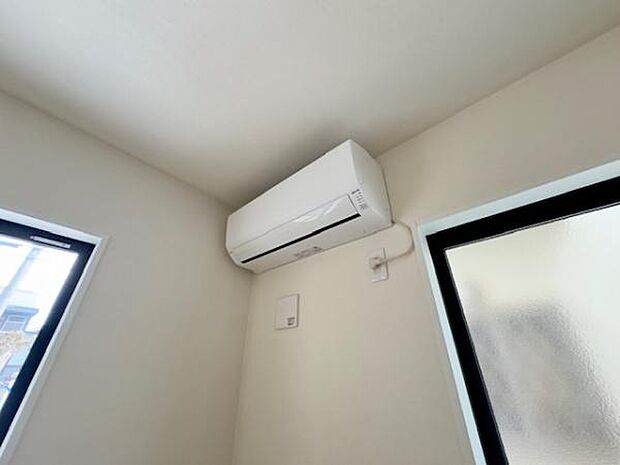 リビングにエアコン付きです。