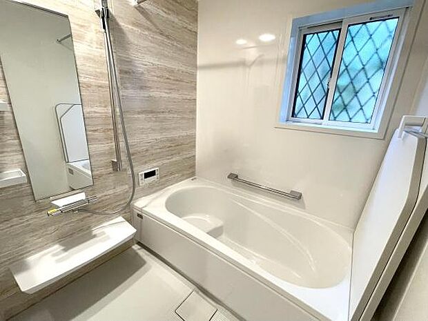 広々とした浴槽で、ゆっくりリラックス!追い炊き機能や浴室乾燥機など日々の暮らしを快適にする設備も充実しております!