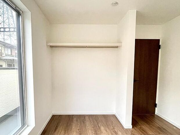 見やすいクローゼットで、衣替えなども楽々です。