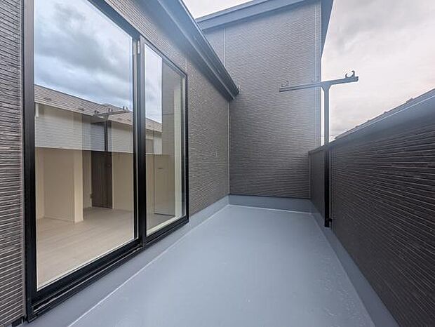 バルコニーに出た時には、頬をなでる優しい風を感じることが出来ます。