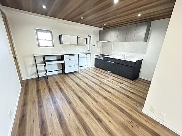 カップボード付きのおしゃれなキッチンです♪お料理が楽しくなりますね♪