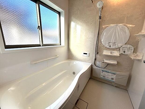 浴室換気乾燥機・物干しバーがありますので、雨の日でもお洗濯ものが干せます。時間差の入浴でもお湯が冷めにくく、エコな暮らしを実現できます。