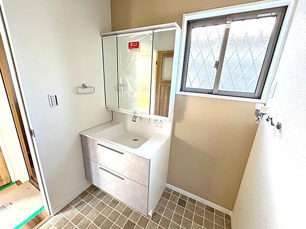 3面鏡付き化粧台！鏡の裏が収納になっているので便利です！