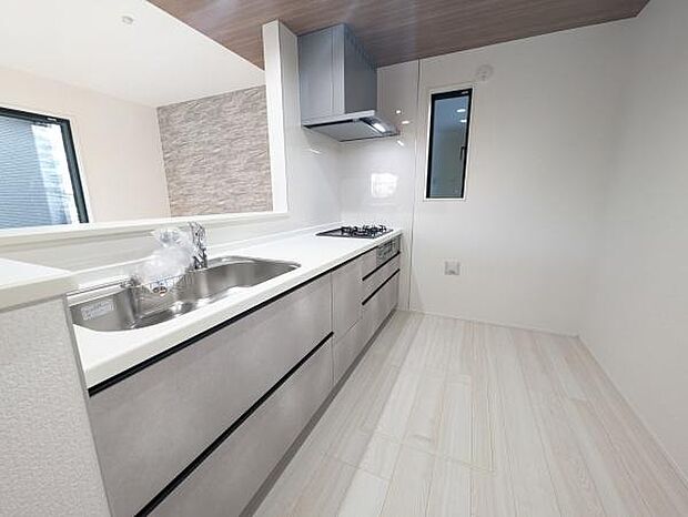 白を基調とした洗練されたデザインです♪