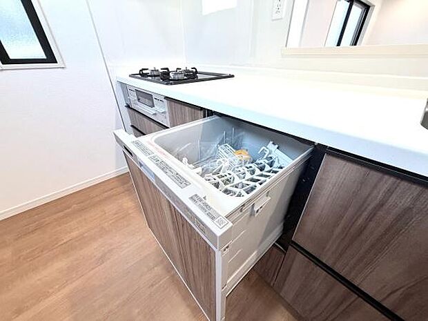 嬉しい食洗機付き!毎日の家事の合間や、寝ている間のスキマ時間を有効活用でき、家事の手間を減らす事ができます。