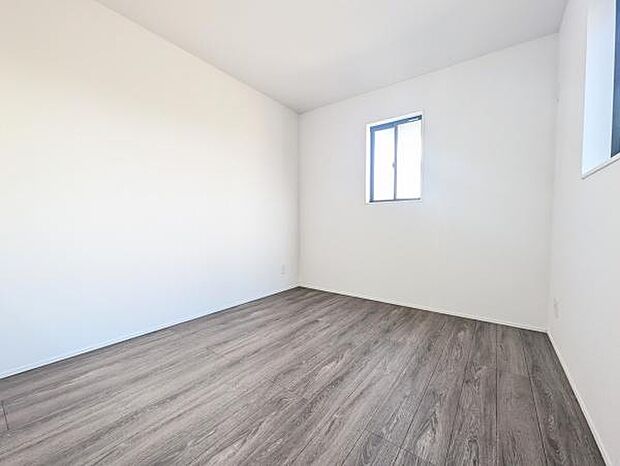 5.25帖の洋室です♪2面採光で明るく風通しがいいです♪