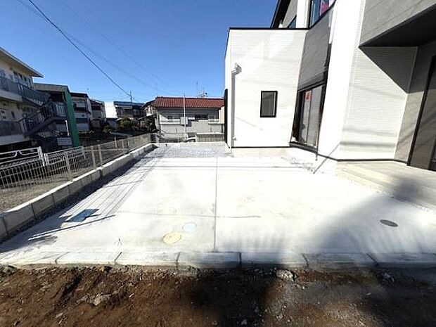 駐車スペースは2台分!お車を複数台所有のご家庭や来客時にも便利です!